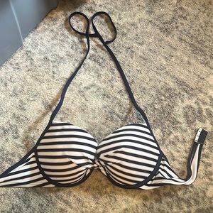 AERIE BARELY WORN BATHING SUIT TOP IN BLUE, WHITE AND SILVER STRIPES